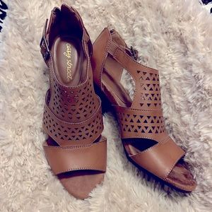 Easy street brown heeled sandals 7